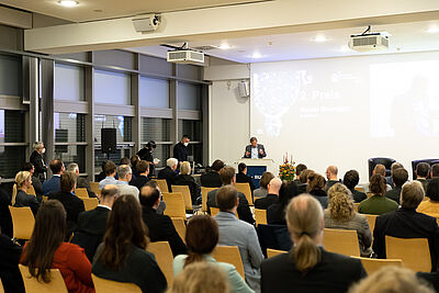 Rainer Baumgart (Secunet) during his laudation for the 2nd place. 